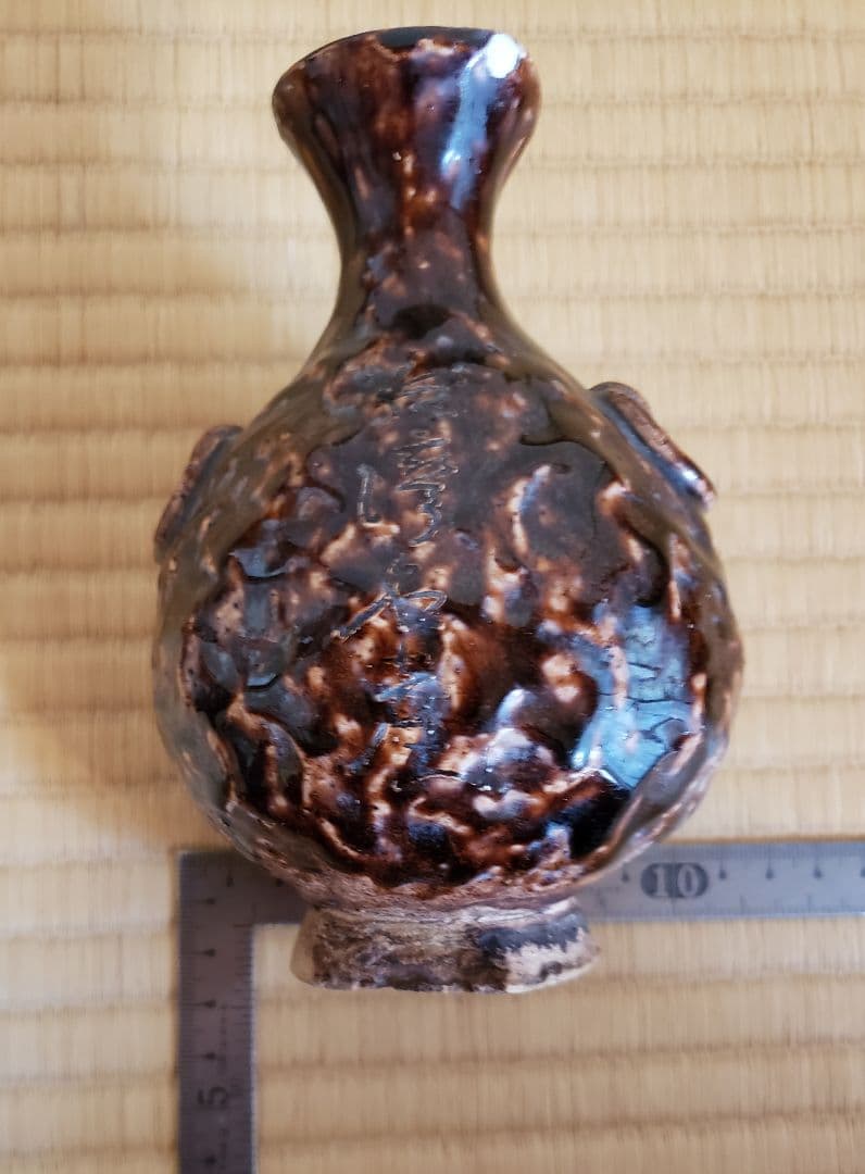 no199　厳島神社 宮島焼の 山居囲碁超細密彫刻 徳利