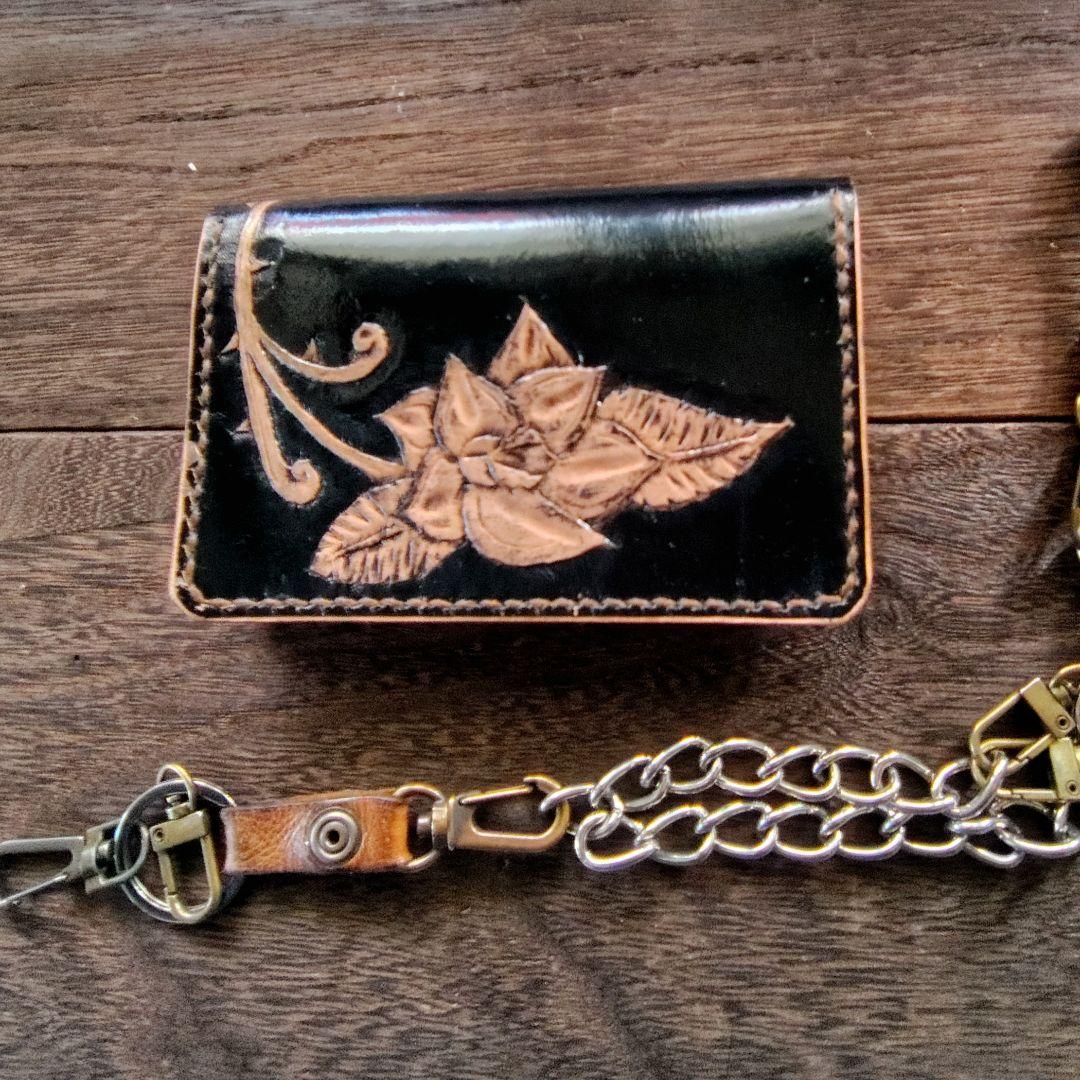 ミドルサイズ トラッカーウォレット 黒×茶 バラのカービング 81