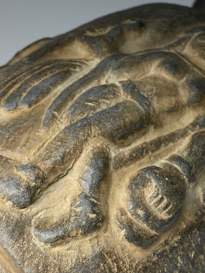 ニァーイースタン（アフガニスタン付近）発掘品 石造人物手彫飾瓶