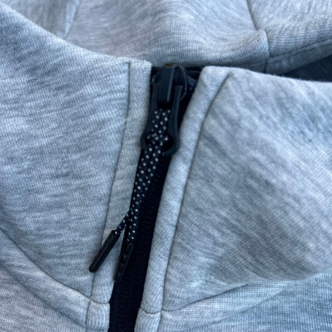 2025製 ナイキ テックフリース フルジップパーカー グレー 赤タグ