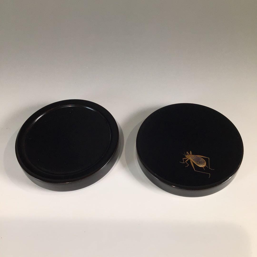 Ｐ６９１　香合　『道場宗廣作』『黒漆塗』『虫蒔絵』『丸香合』　共箱　茶道具