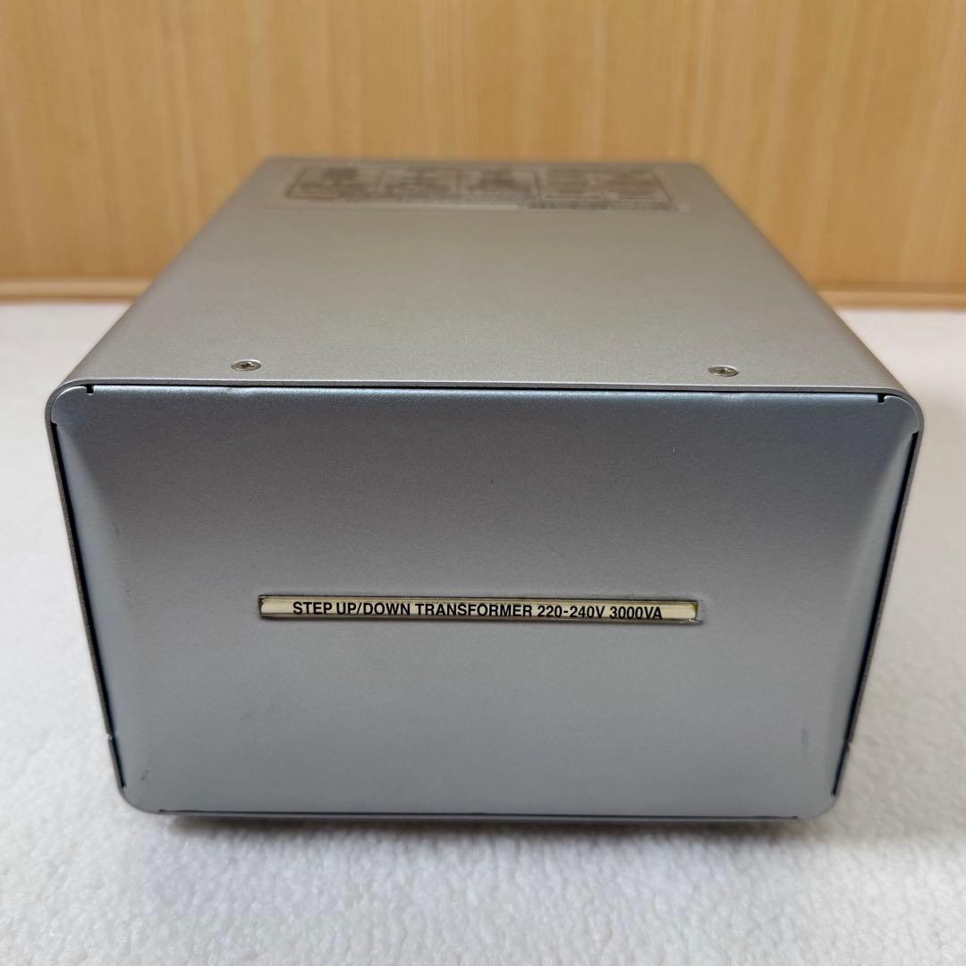 カシムラ Kashimura TTS-119C 変圧器　3000W 大型トランス カシムラ TTS-119C 変圧器 100V/230V 3000W 大型トランス