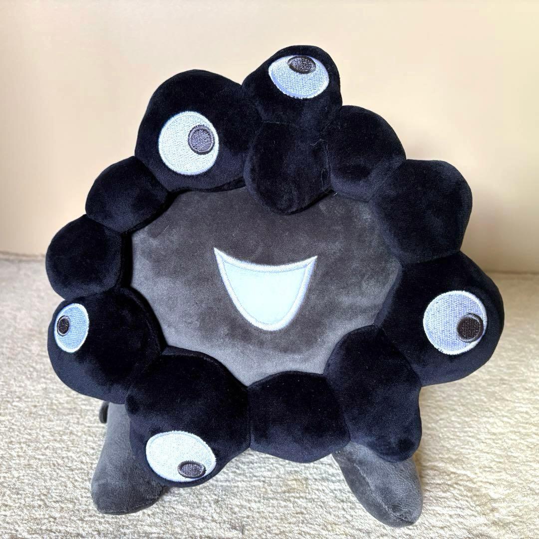 黒ミャクミャク 這い型ぬいぐるみ S 寝そべりぬいぐるみ 万博 会場限定