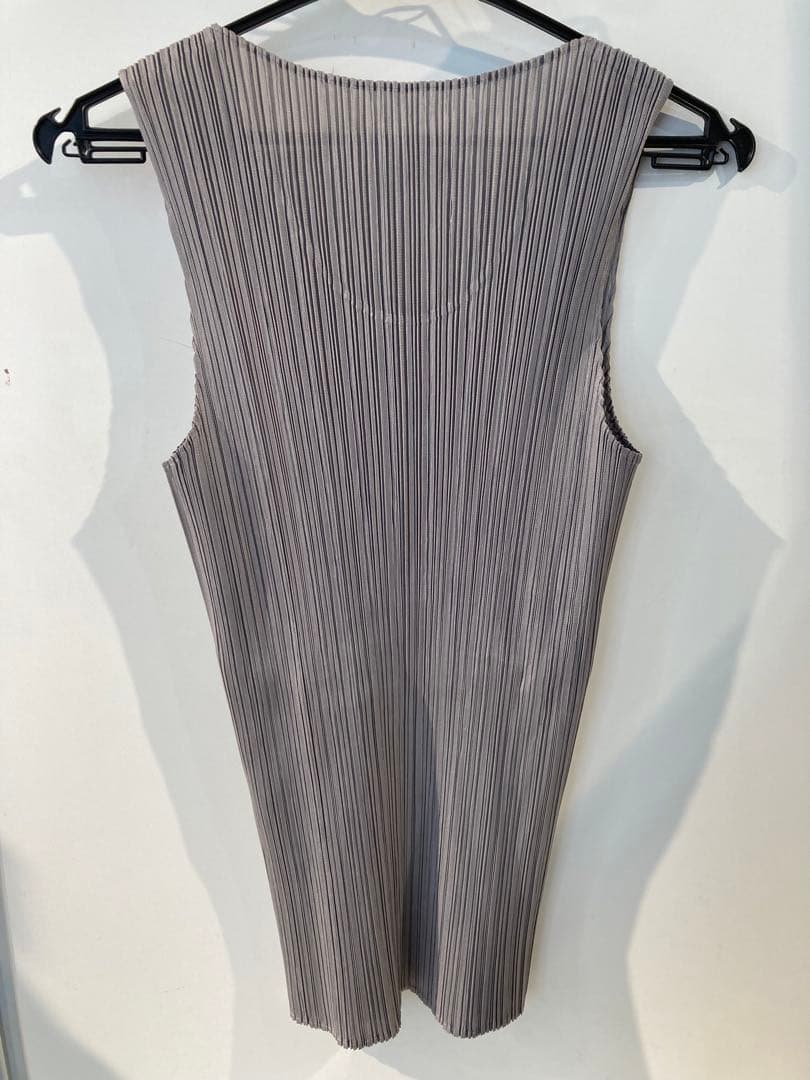 s1392 プリーツプリーズ グレー プリーツ タンクトップ ノースリーブ
