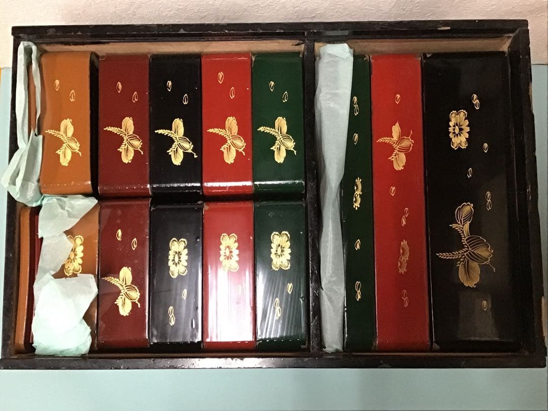 漆器　重箱　金色花模様　本漆　木製　重箱3点セット　木箱付き