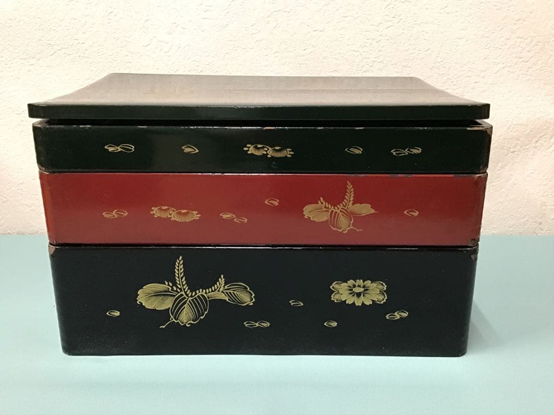 漆器　重箱　金色花模様　本漆　木製　重箱3点セット　木箱付き