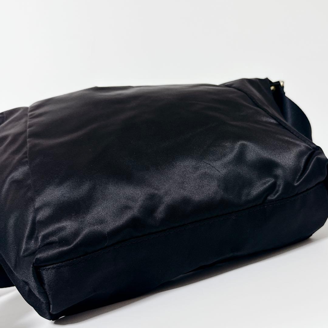 【人気商品】russet スリングバッグ　ナイロン　ブラック　ボディバッグ