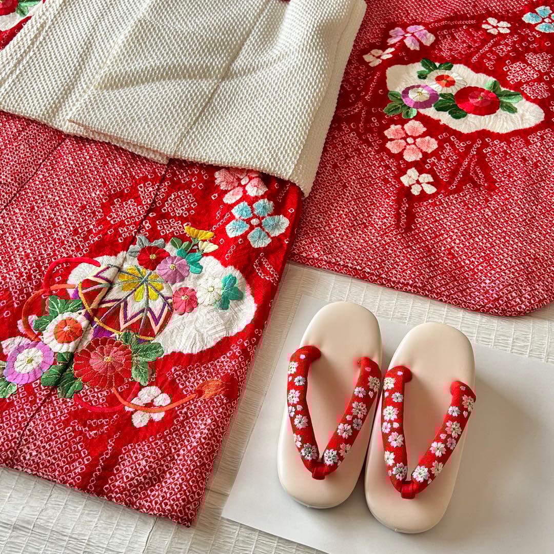 七五三 3歳 総絞り 着物 正絹 被布 三歳 赤 草履 753 金駒刺繍 赤白