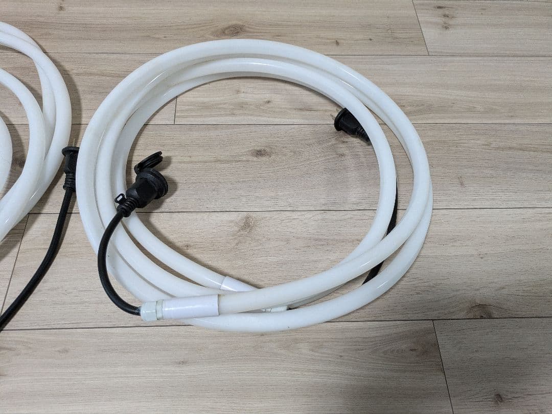 ホワイトLEDチューブライト ３本