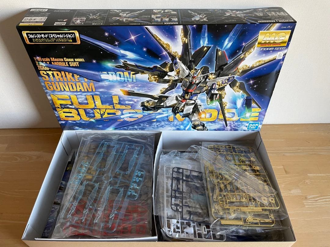 バンダイ MG ストライクフリーダムガンダムフルバーストモード未組み立て