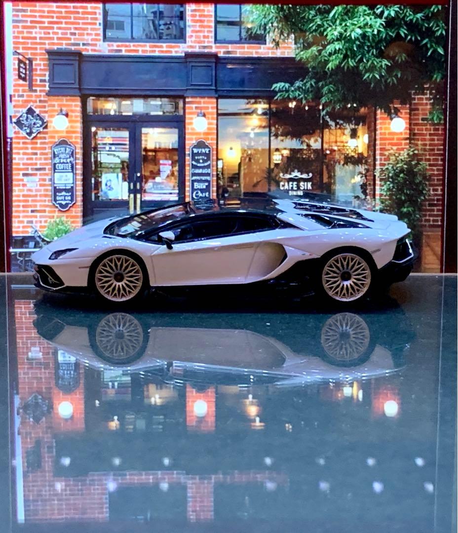 1/43 ランボルギーニ アヴェンタドール Ultimae Bianco Isi