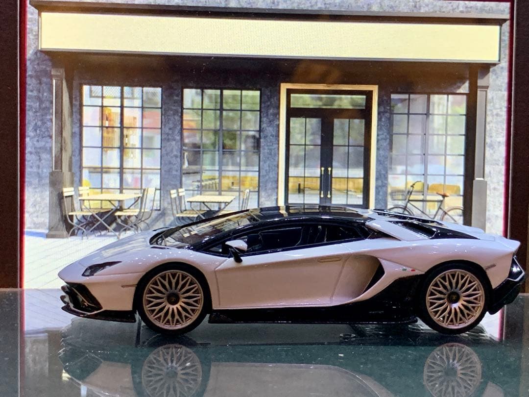 1/43 ランボルギーニ アヴェンタドール Ultimae Bianco Isi