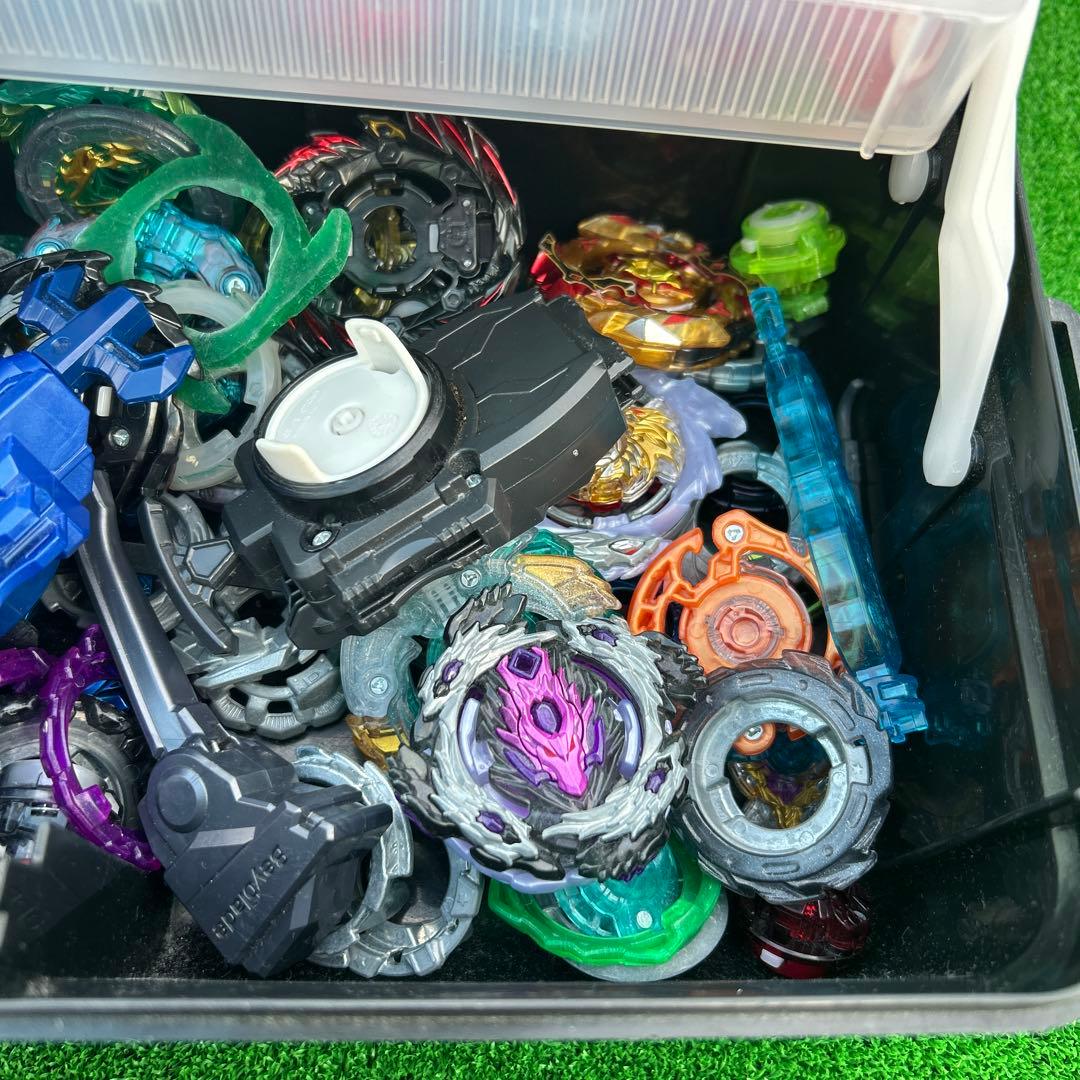 ベイブレード 多数 プラスチックケース付き