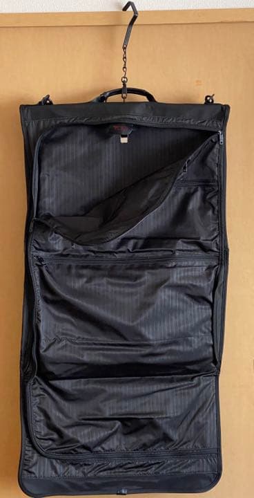 TUMI 三つ折りガーメントバッグ(機内持ち込み可) 節約
