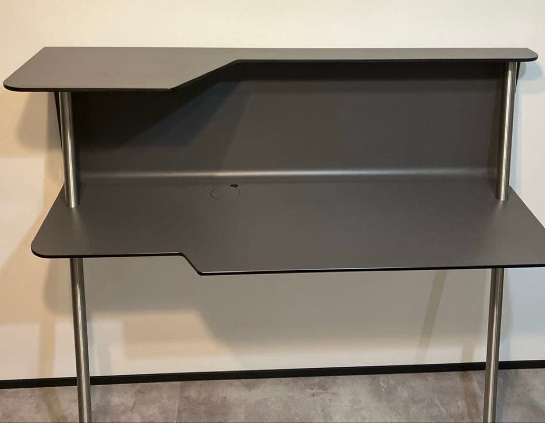 MOX(スイス製) グレー パソコンデスク　シンプルデザイン　壁掛け式