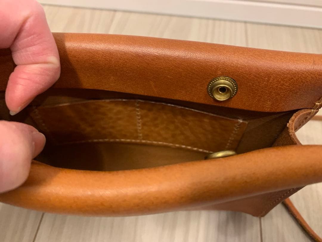 ibona イタリアン・オイルレザー『ペティ・ポーチ(マキシマム)』