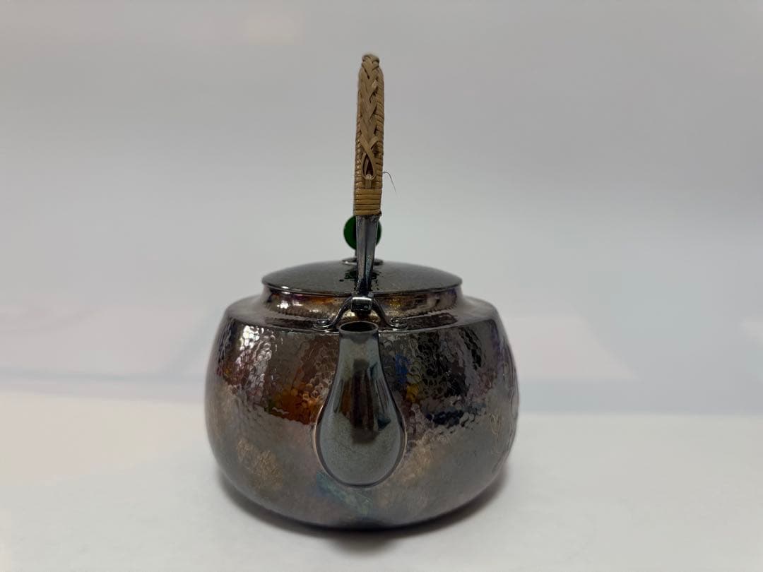 純銀製 蓮の彫刻 槌目 口打出湯沸 銀瓶 煎茶道具