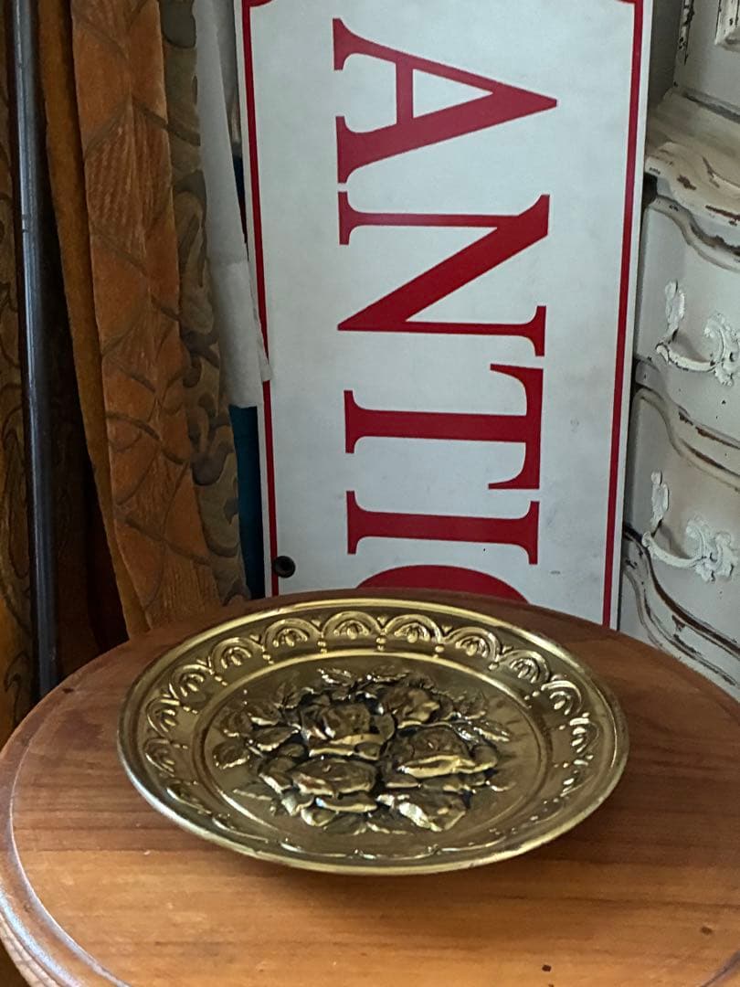 イギリス アンティーク 真鍮 飾り皿 ビクトリアン 薔薇柄 バラ 100年