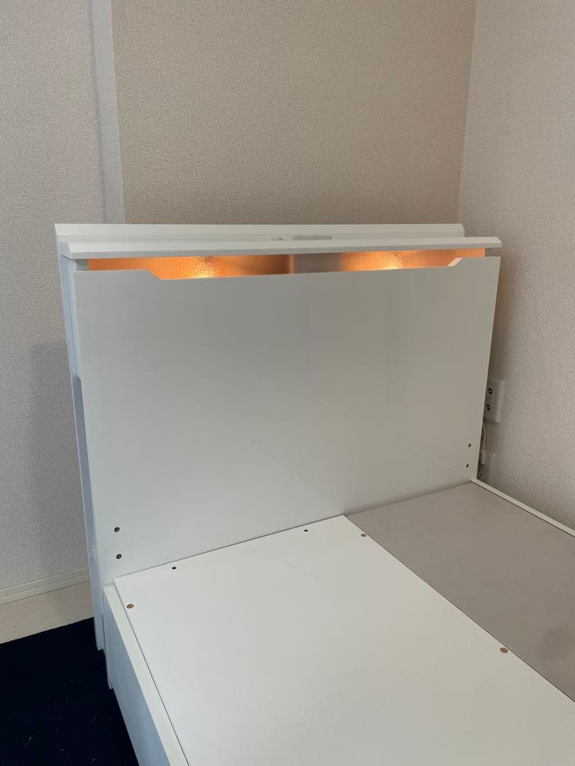 ニトリ　ホワイト シングルベッドフレーム