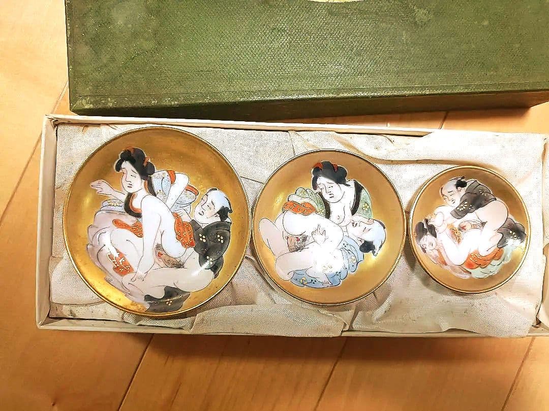 未使用希少★九谷焼　色絵金彩 　春画浮世絵盃お猪口３個　骨董品アンティーク　お宝 未使用希少☆九谷焼 色絵金彩 春画浮世絵 盃 お猪口3個 骨董品