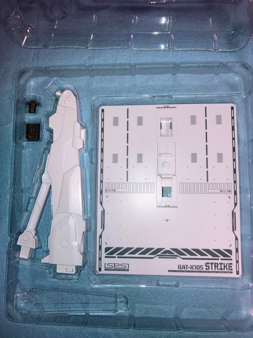 美品　メタルビルドストライクガンダム＋3装備