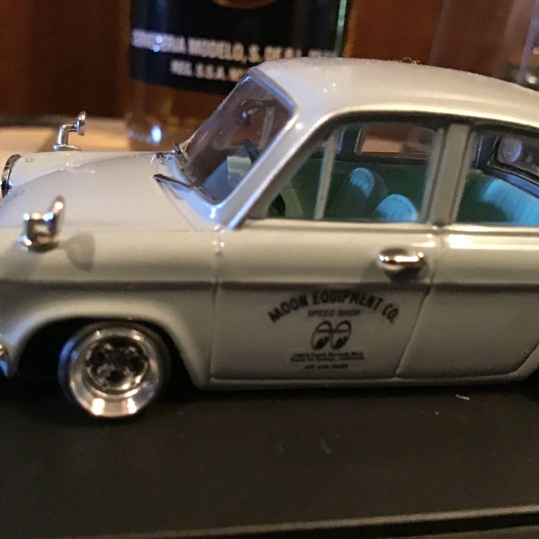 MOONEYES CAROL 360 ミニカー 1/43