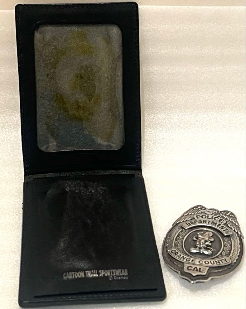 （超希少・人気品）オレンジカウンティ　警察バッジ ミッキーマウス