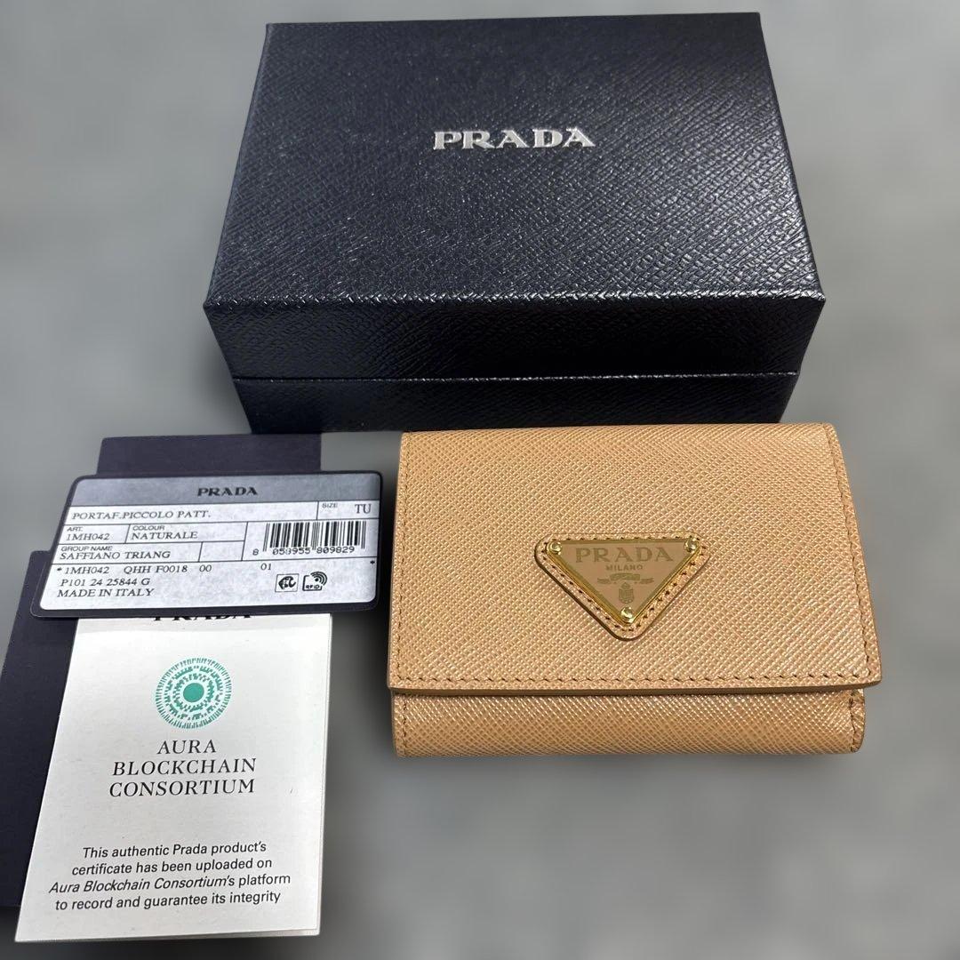 新品 PRADA サフィアーノレザー 三つ折り財布 - メルカリ