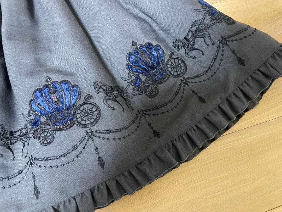 ブラックピースナウ　スカート