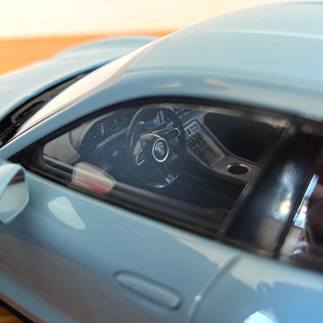 【ミニカー 美品 希少】ミニチャンプス 1/18 ポルシェ タイカン 4S