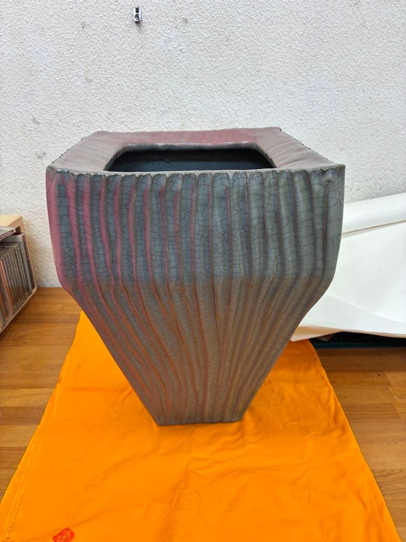 中島宏　青瓷釉彩壺　共箱・共布■本物保証■　最上位作　人間国宝 中島宏 GK】人間国宝 中島宏 青磁壺 共箱 栞 無傷 本物保証！ 本物保証人間