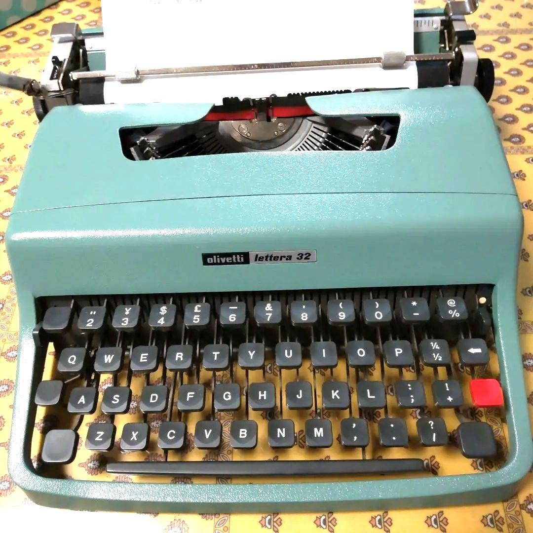 Olivetti Lettera 32 手動 タイプライター グリーン