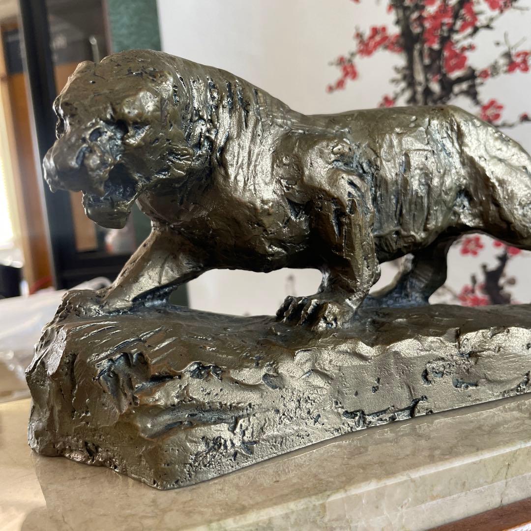 北村西望作，虎置物，台付き