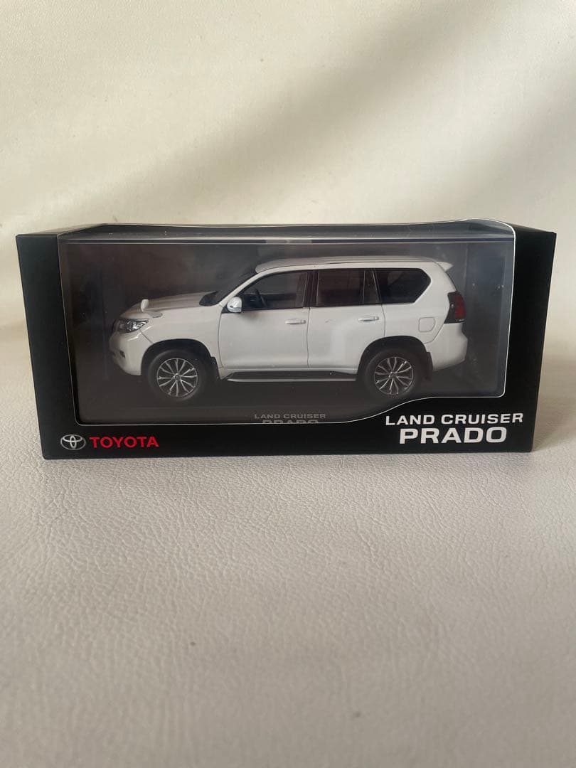 トヨタ ランドクルーザー プラド 150 後期 ① 040 スーパーホワイトⅡ トヨタ ランドクルーザー プラド 150 後期 ① 040 スーパーホワイトⅡ