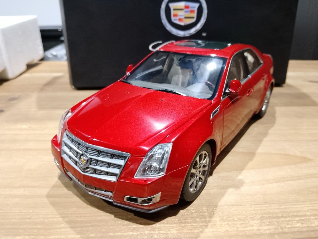 1/18 キャデラック　CTS　セダン　ディーラー品　ミニカー　レッド