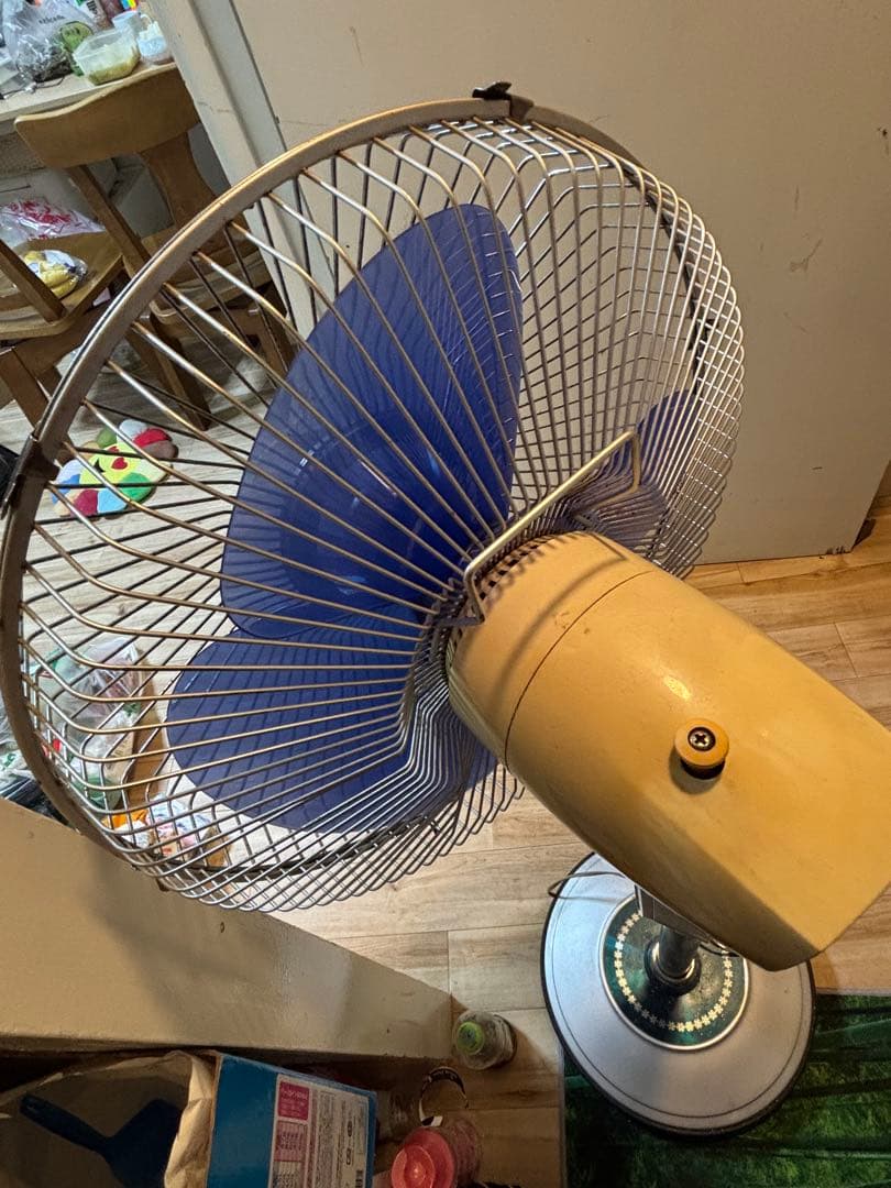 SANOY青い3枚羽根の扇風機