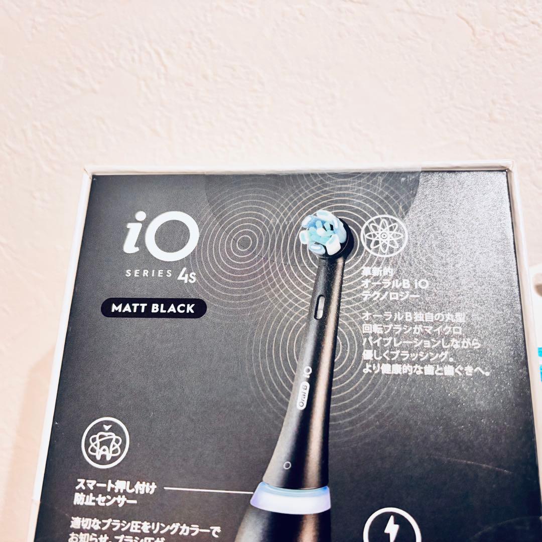 【新品】Oral-B iO 4s ブラック 替えブラシ4本付き 電動歯ブラシ