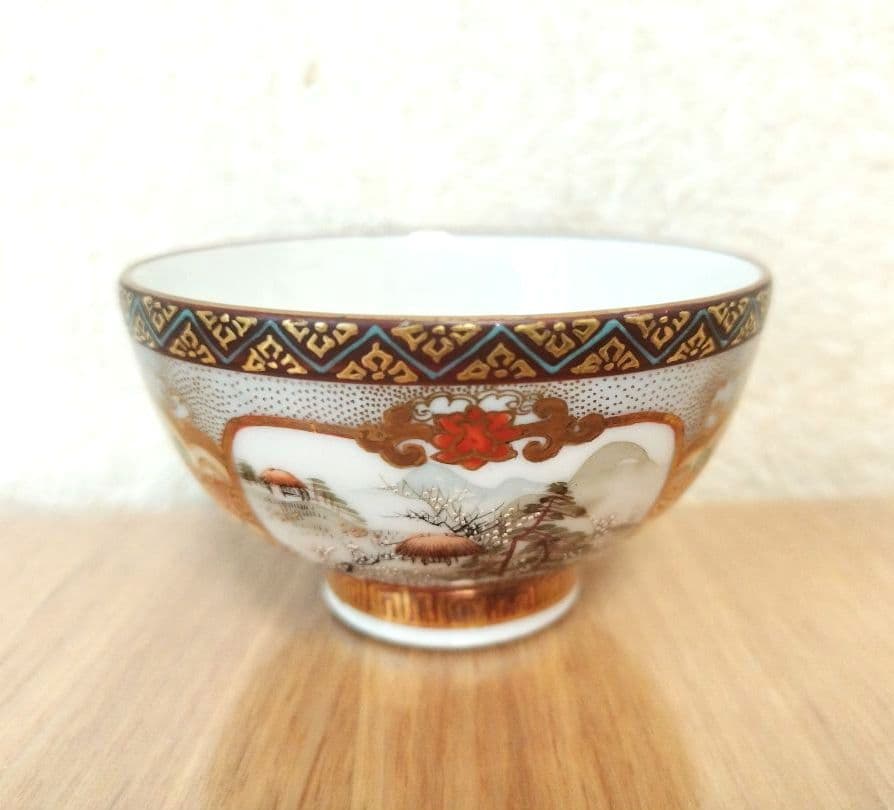 お値下げしました、九谷　人物・花鳥湯呑、煎茶碗 大日本九谷製　傷あり