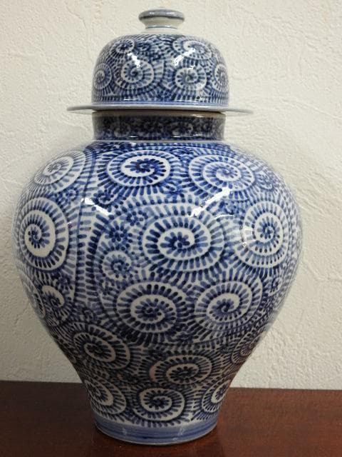 伊万里　鮹唐草　蓋付壺　M641