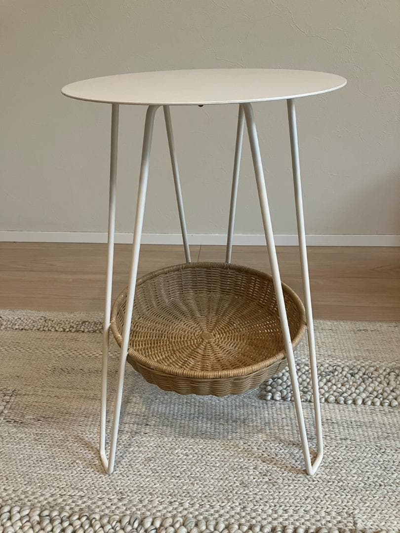 イデ― / IDEE WALLABY SIDE TABLE White - WWW.MAINLINEDENTALLAB.COM