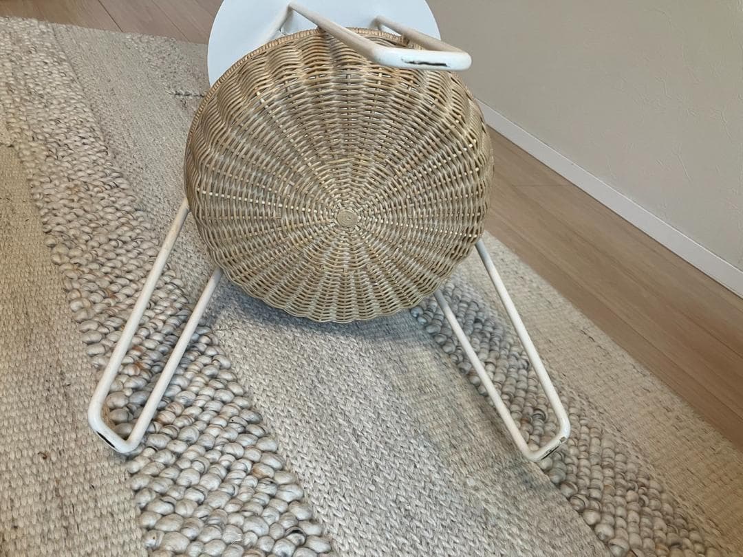 イデ― / IDEE WALLABY SIDE TABLE White