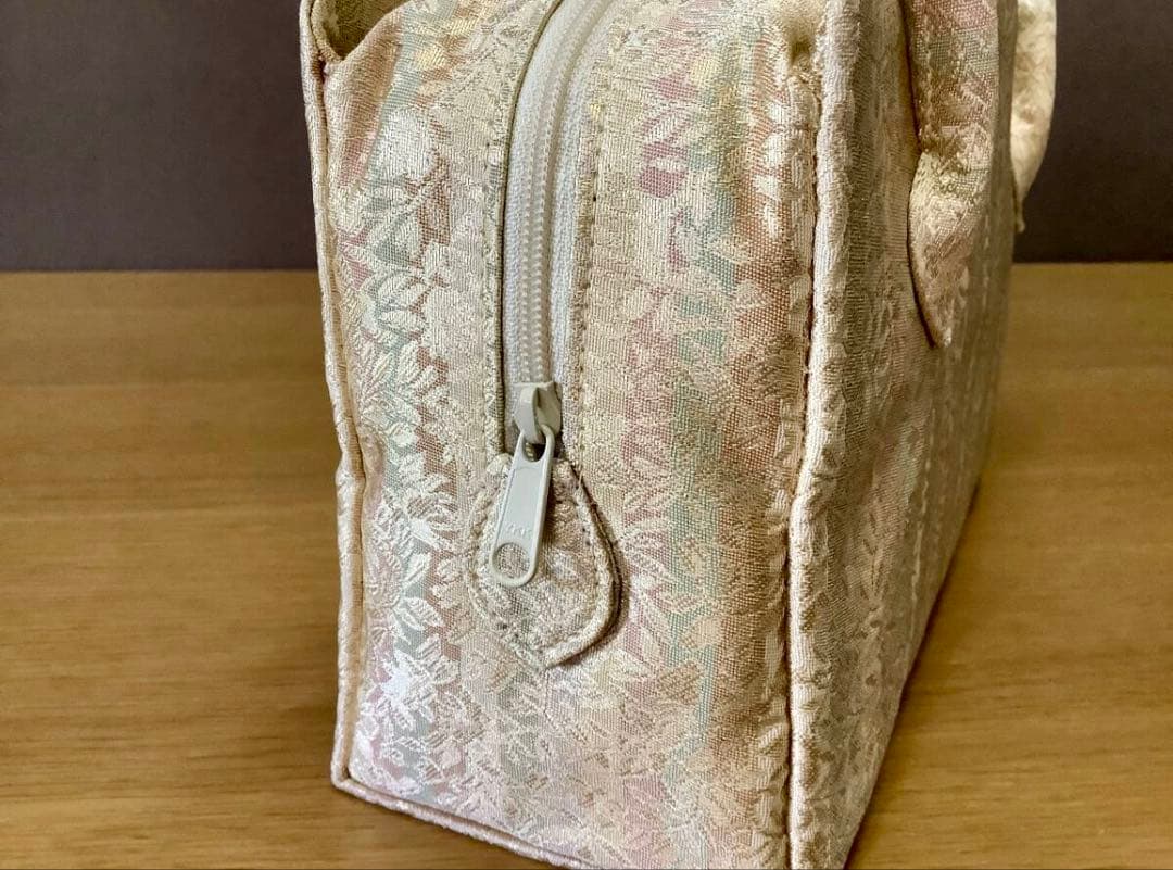 淡いベージュ　和装用バッグ　利休バッグ