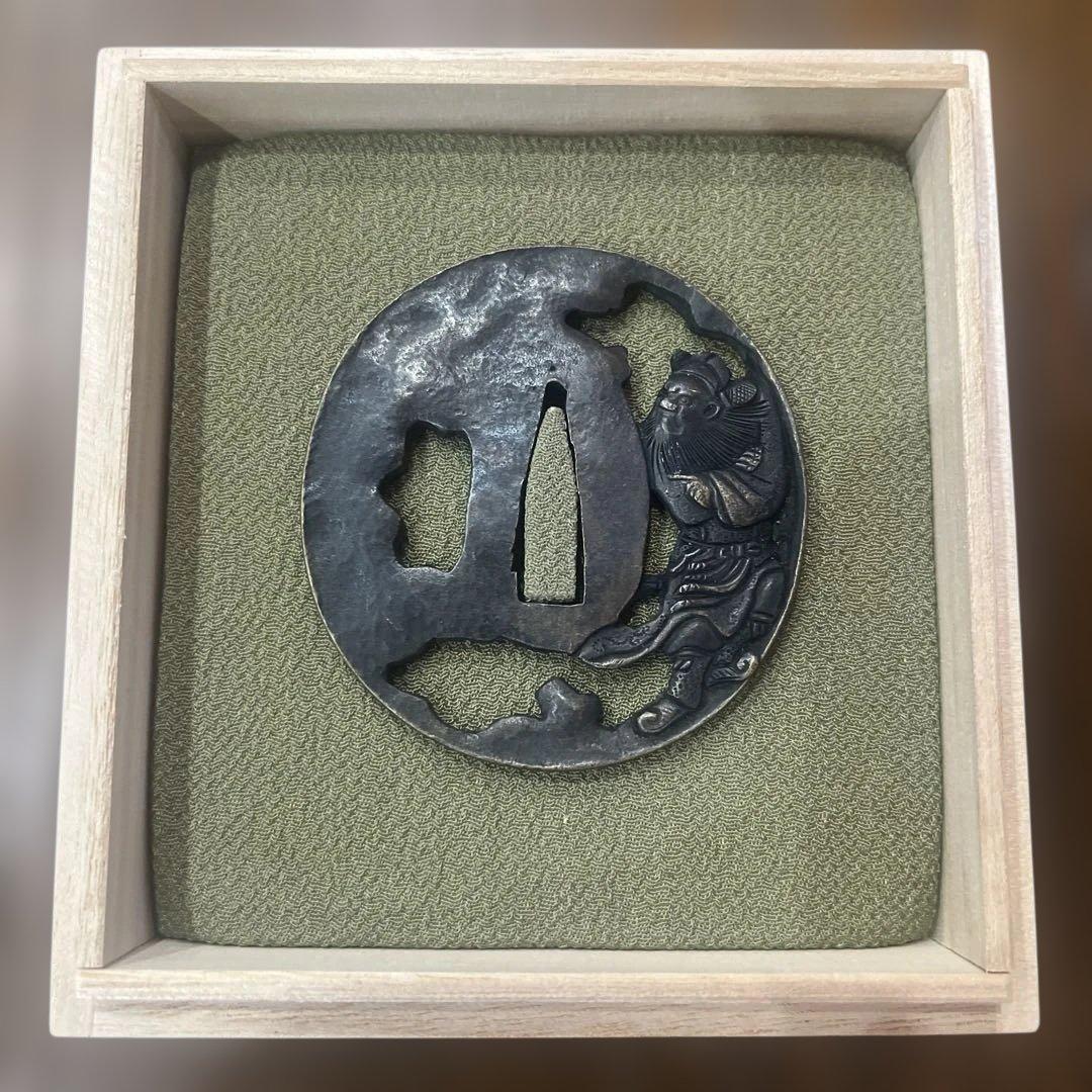 武士彫刻 鉄製刀の鍔2点