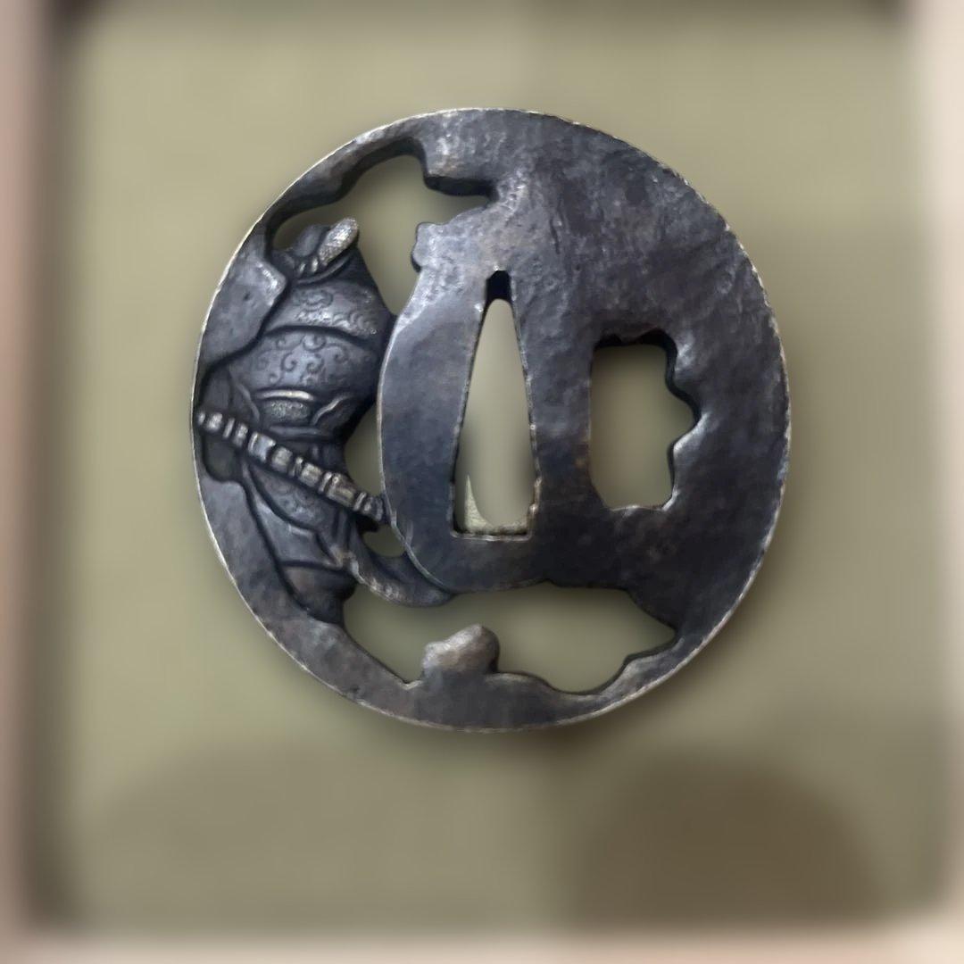 武士彫刻 鉄製刀の鍔2点