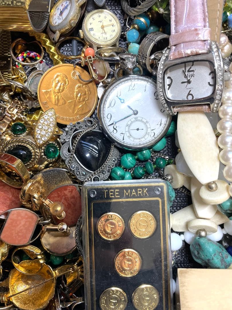 遺品整理品　アクセサリー　時計　2.1キロ超　④