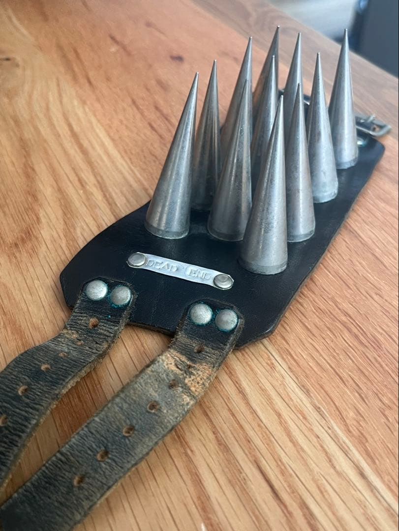 スパイクレザーリストバンド DEAD END デッドエンド　blackl