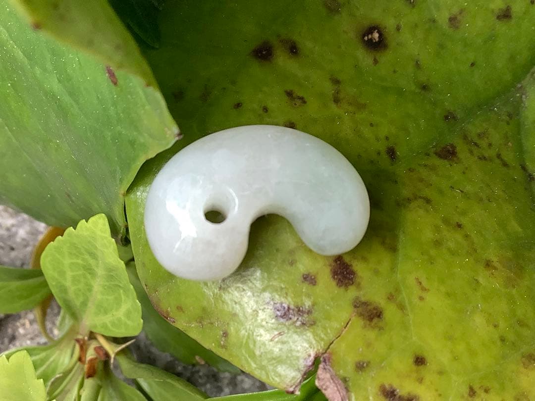 ✳極上材料使用‼️ 氷*糸魚川翡翠勾玉 神様と通じる縁起物お守り 鑑別