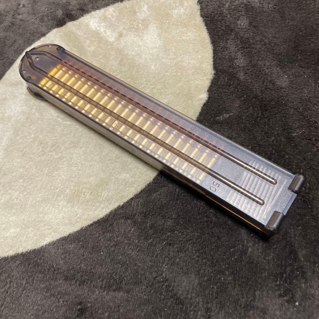 エアガン 東京マルイP90 予備マガジンとバッテリー付き - メルカリ