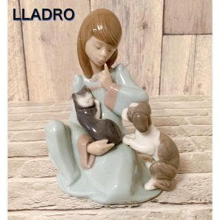 LLADRO 少女と犬のフィギュア