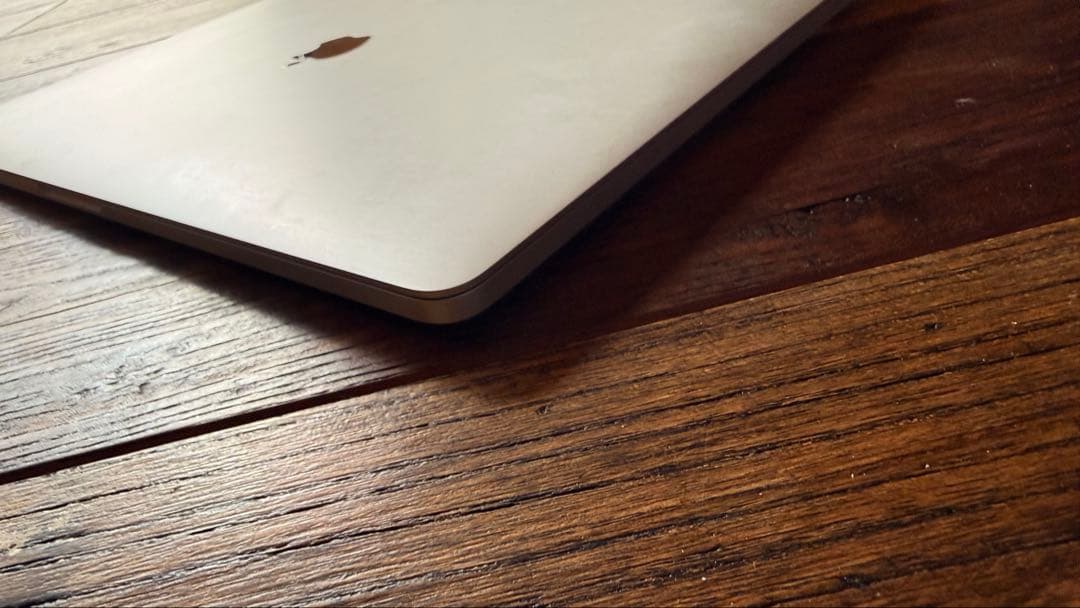 爆安MacBook Pro 15インチCore i7 充放電回数62回！ - メルカリ